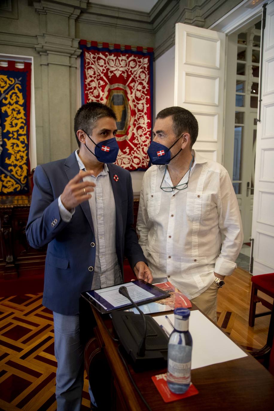 Fotos: El Pleno de Cartagena se une contra el derribo de casas para continuar el paseo de Cabo de Palos