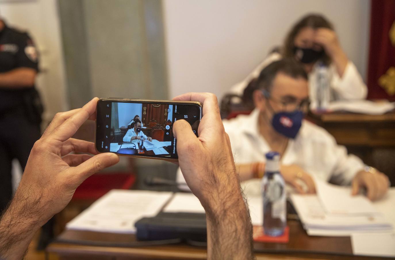 Fotos: El Pleno de Cartagena se une contra el derribo de casas para continuar el paseo de Cabo de Palos