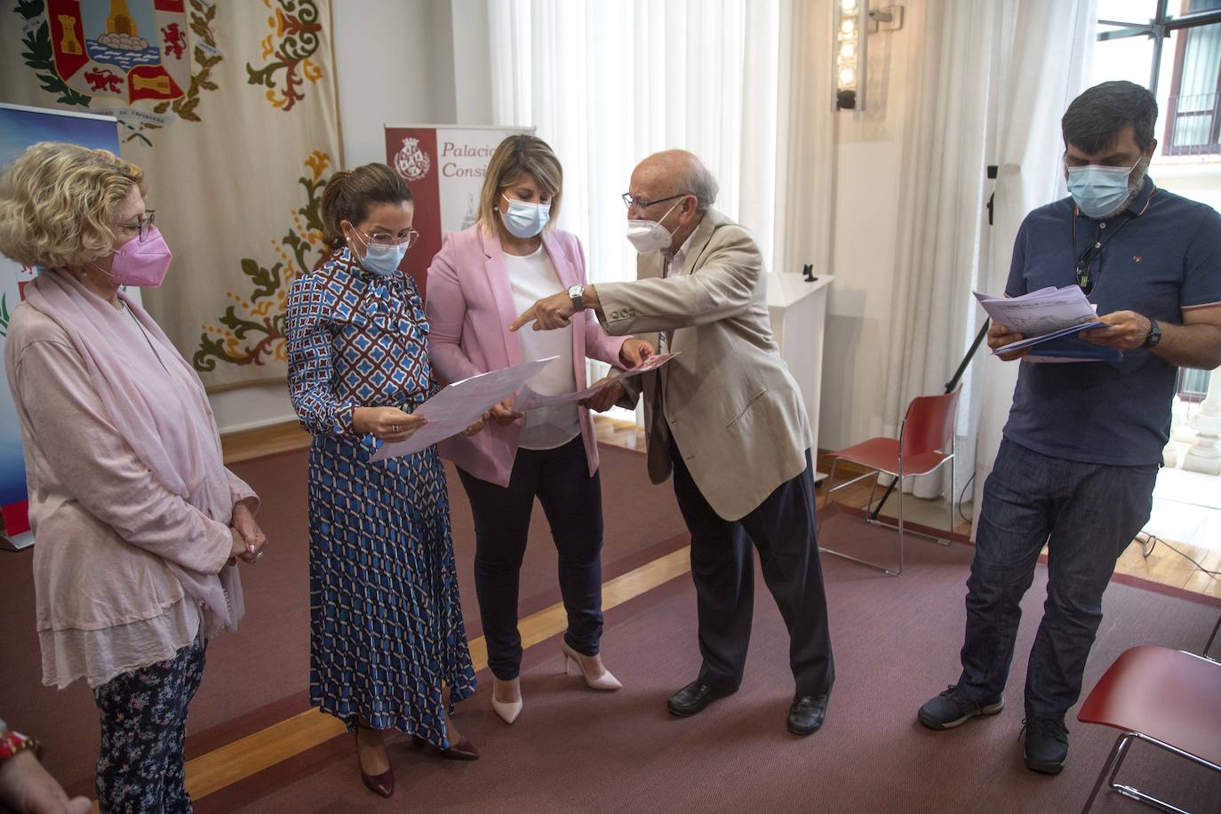 Fotos: El Pleno de Cartagena se une contra el derribo de casas para continuar el paseo de Cabo de Palos