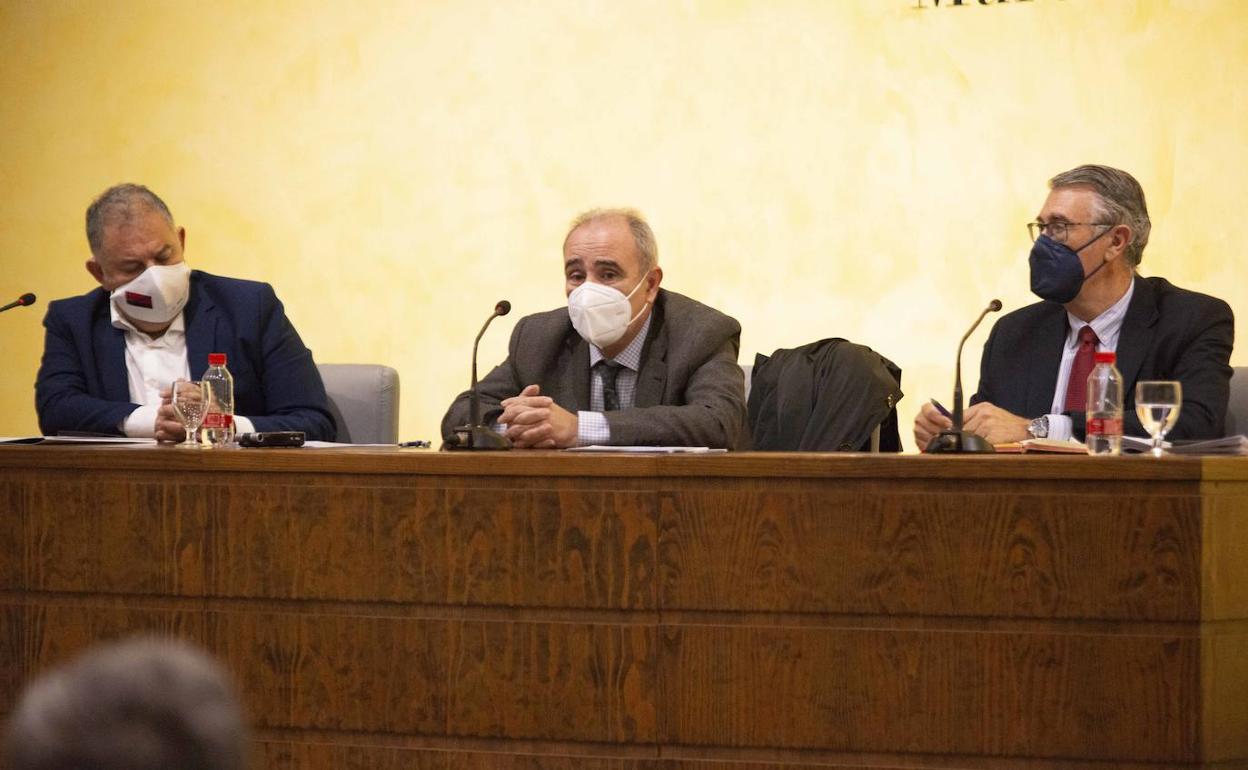 El director general del Agua se reúne con los regantes. 