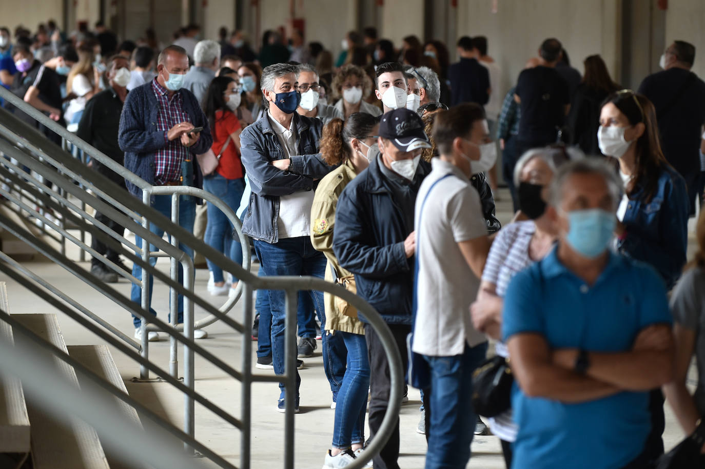 Fotos: Vacunaciones con Pfizer en el Enrique Roca este viernes 28 de mayo