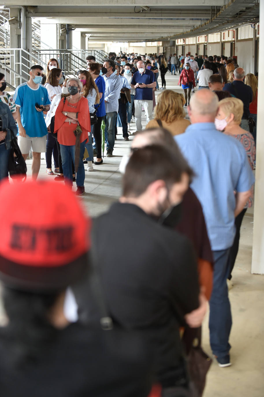 Fotos: Vacunaciones con Pfizer en el Enrique Roca este viernes 28 de mayo