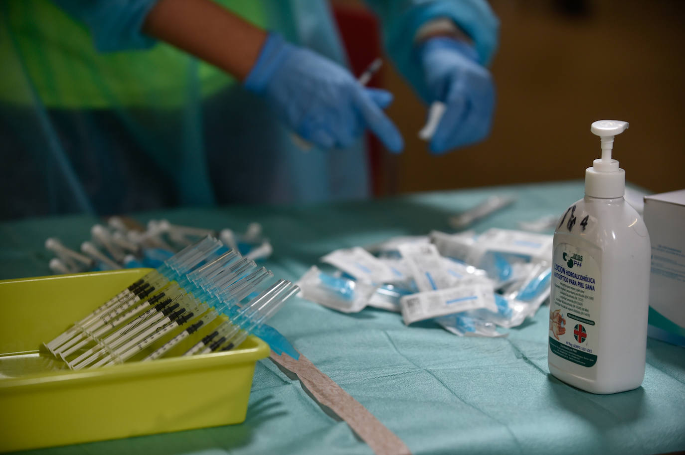 Fotos: Vacunaciones con Pfizer en el Enrique Roca este viernes 28 de mayo