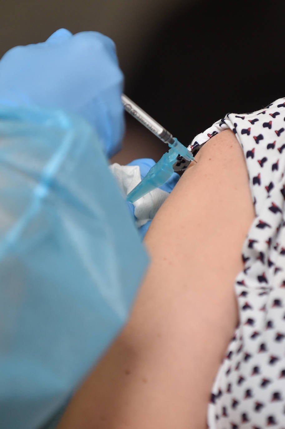 Fotos: Vacunaciones con Pfizer en el Enrique Roca este viernes 28 de mayo