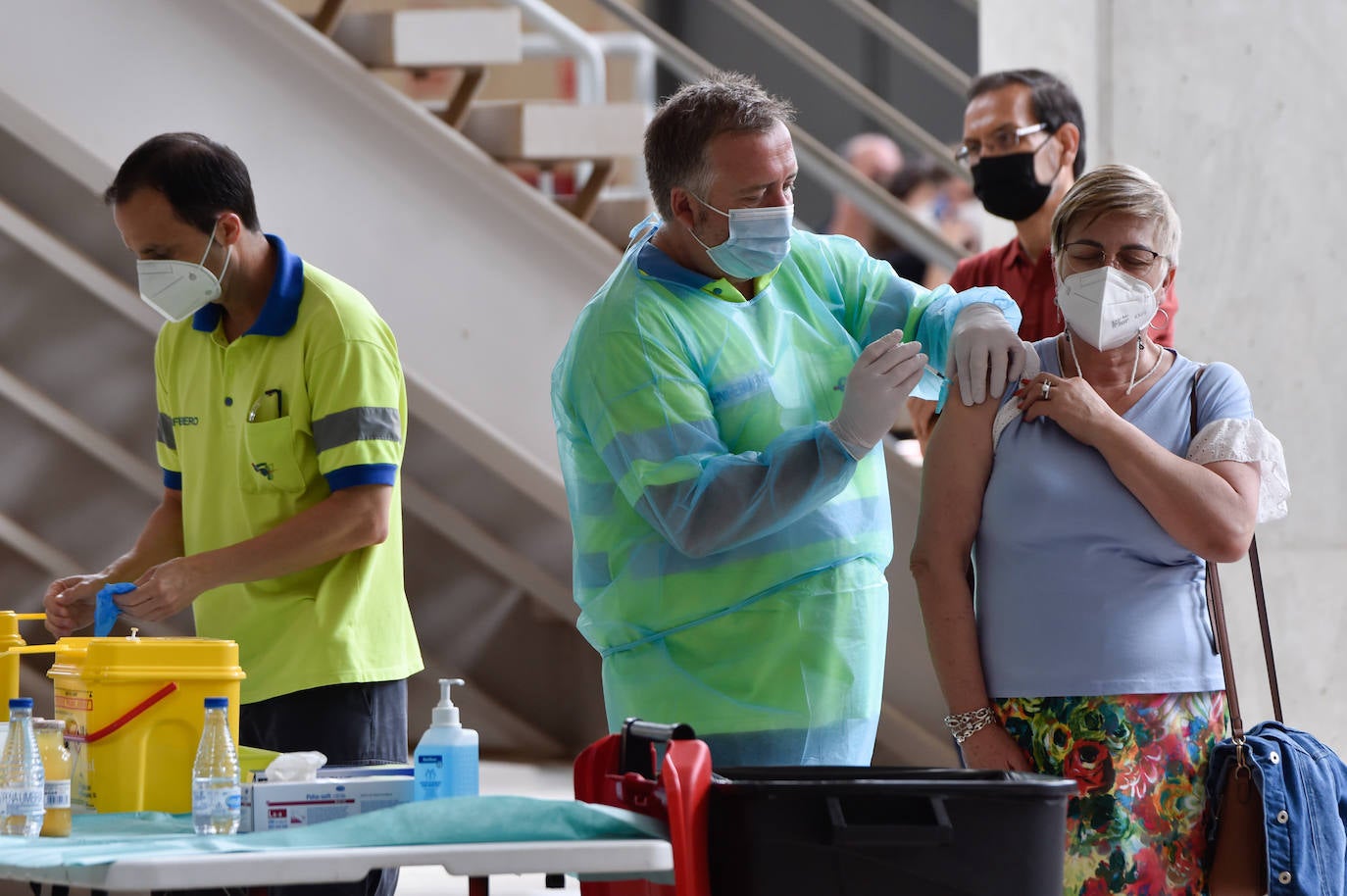 Fotos: Vacunaciones con Pfizer en el Enrique Roca este viernes 28 de mayo