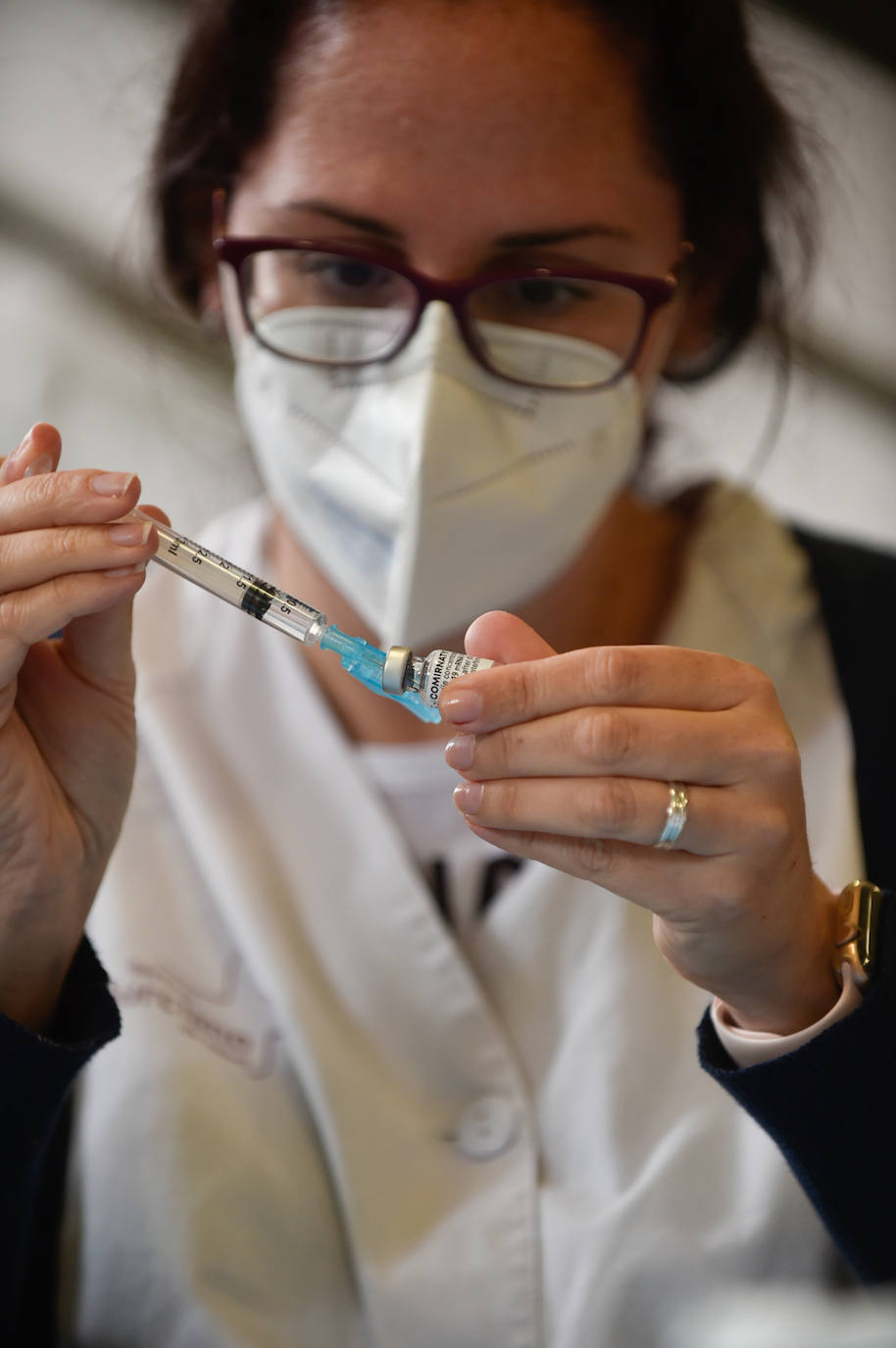 Fotos: Vacunaciones con Pfizer en el Enrique Roca este viernes 28 de mayo