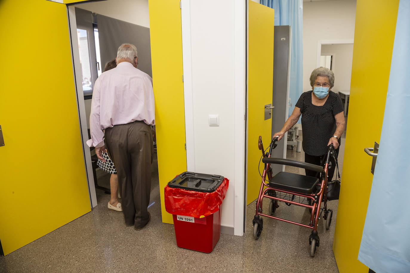 Fotos:  López Miras durante la inauguración del nuevo consultorio médico de Santa Ana, en Cartagena