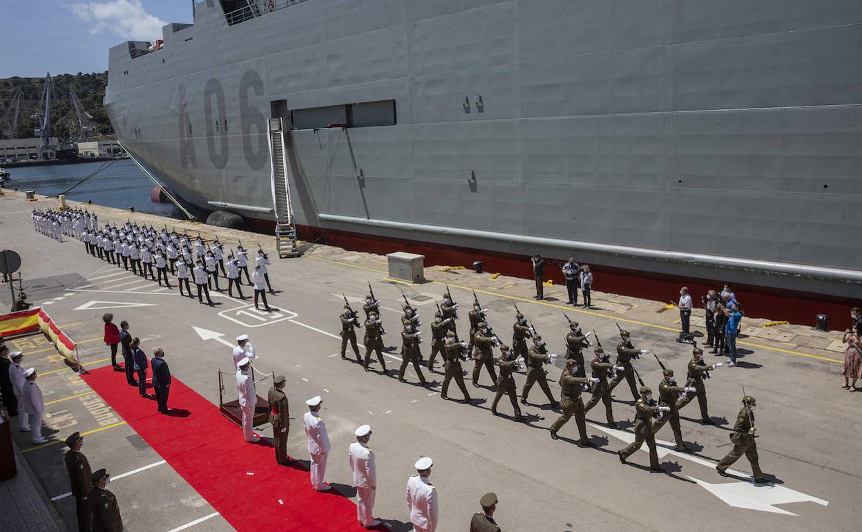 Visita al nuevo buque del Ejército de Tierra, 'Ysabel', en Cartagena.