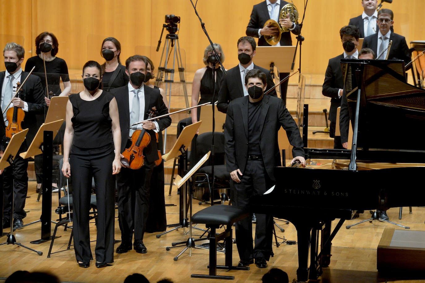 Fotos: El pianista Javier Perianes y la Sinfónica de la Región en el Víctor Villegas