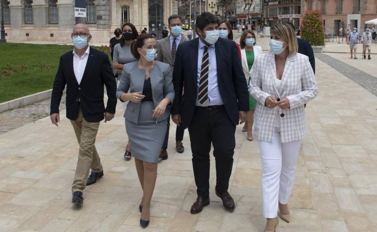 Miras, Castejón (i) y Arroyo, ayer, en Cartagena. 