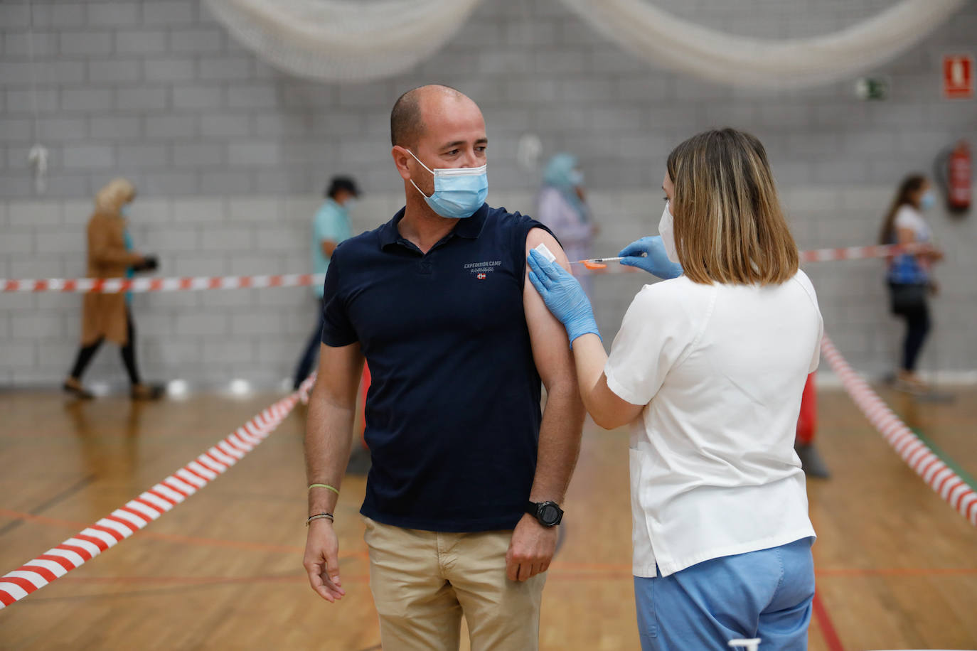 Fotos: Unas 5.000 personas ciatadas para vacunarse este viernes en Lorca