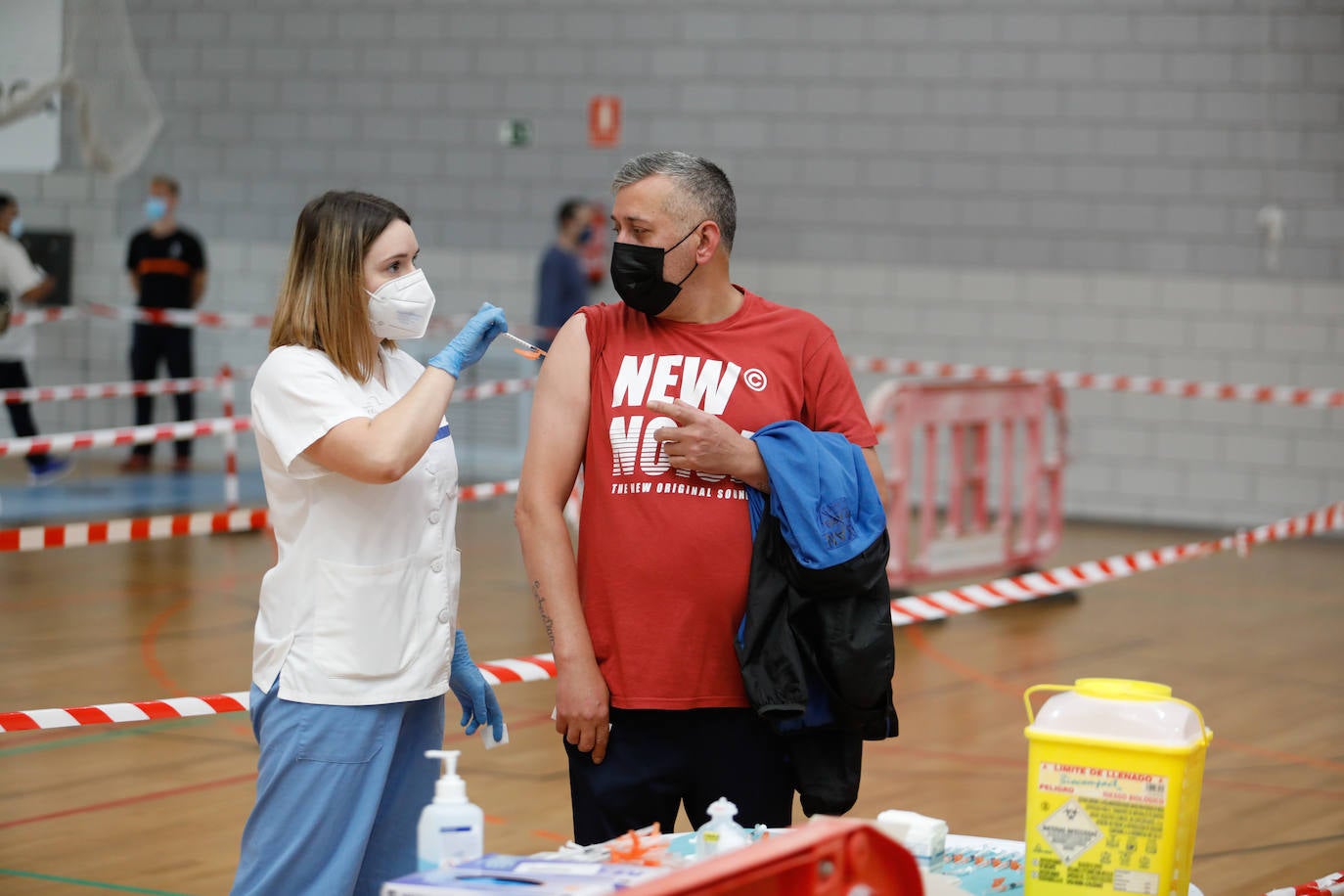 Fotos: Unas 5.000 personas ciatadas para vacunarse este viernes en Lorca