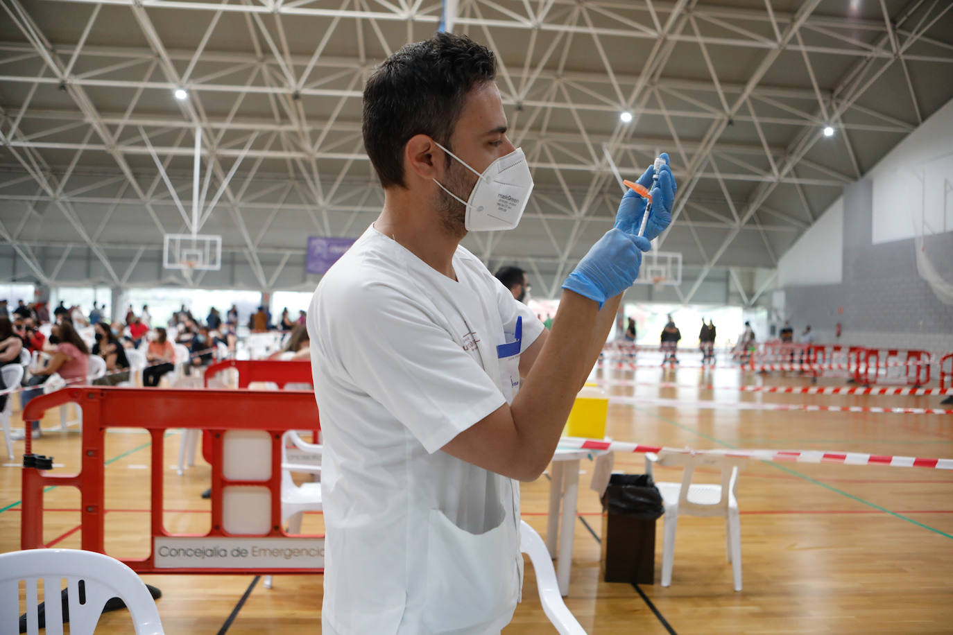 Fotos: Unas 5.000 personas ciatadas para vacunarse este viernes en Lorca