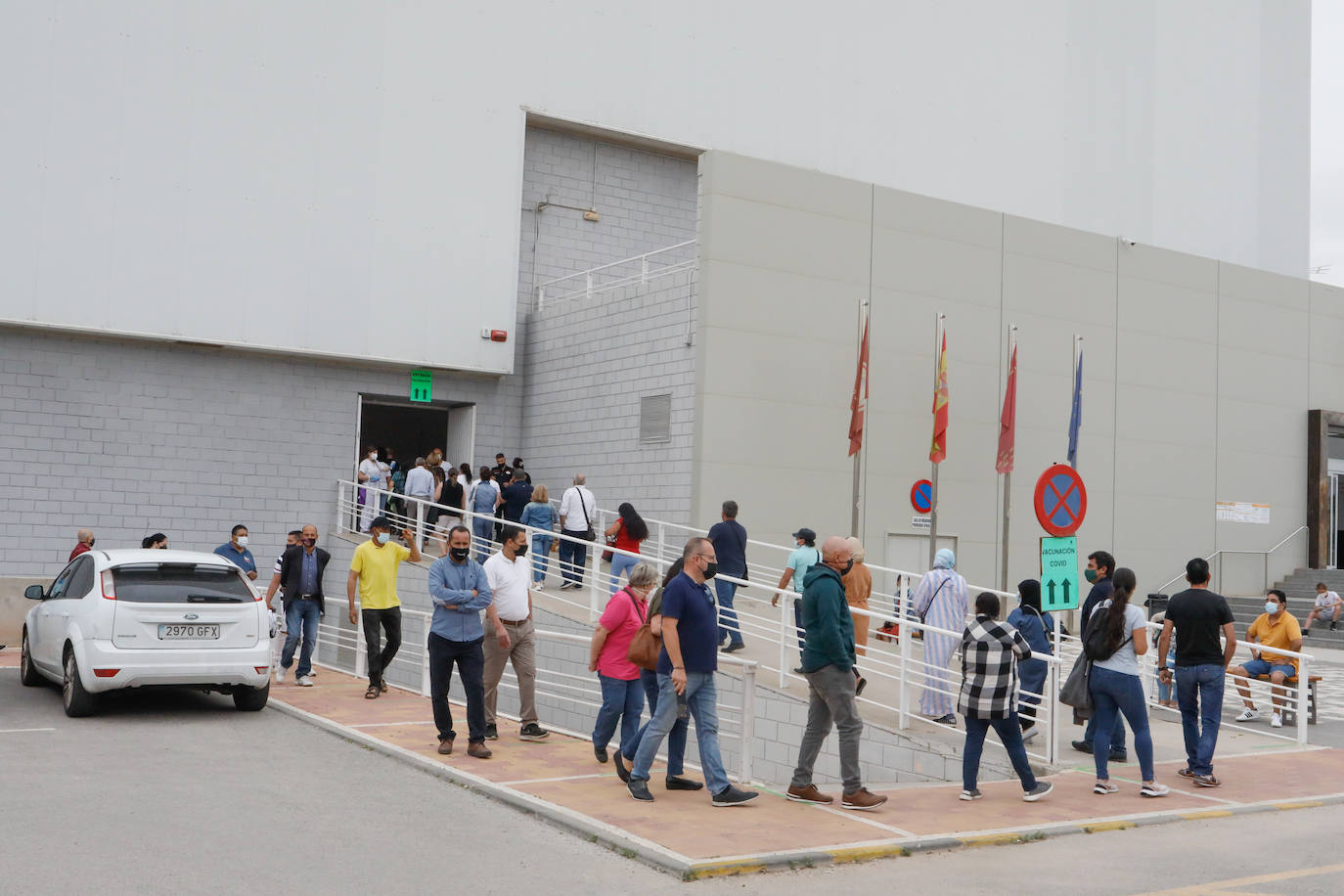 Fotos: Unas 5.000 personas ciatadas para vacunarse este viernes en Lorca