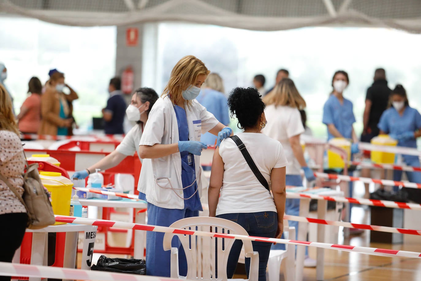 Fotos: Unas 5.000 personas ciatadas para vacunarse este viernes en Lorca