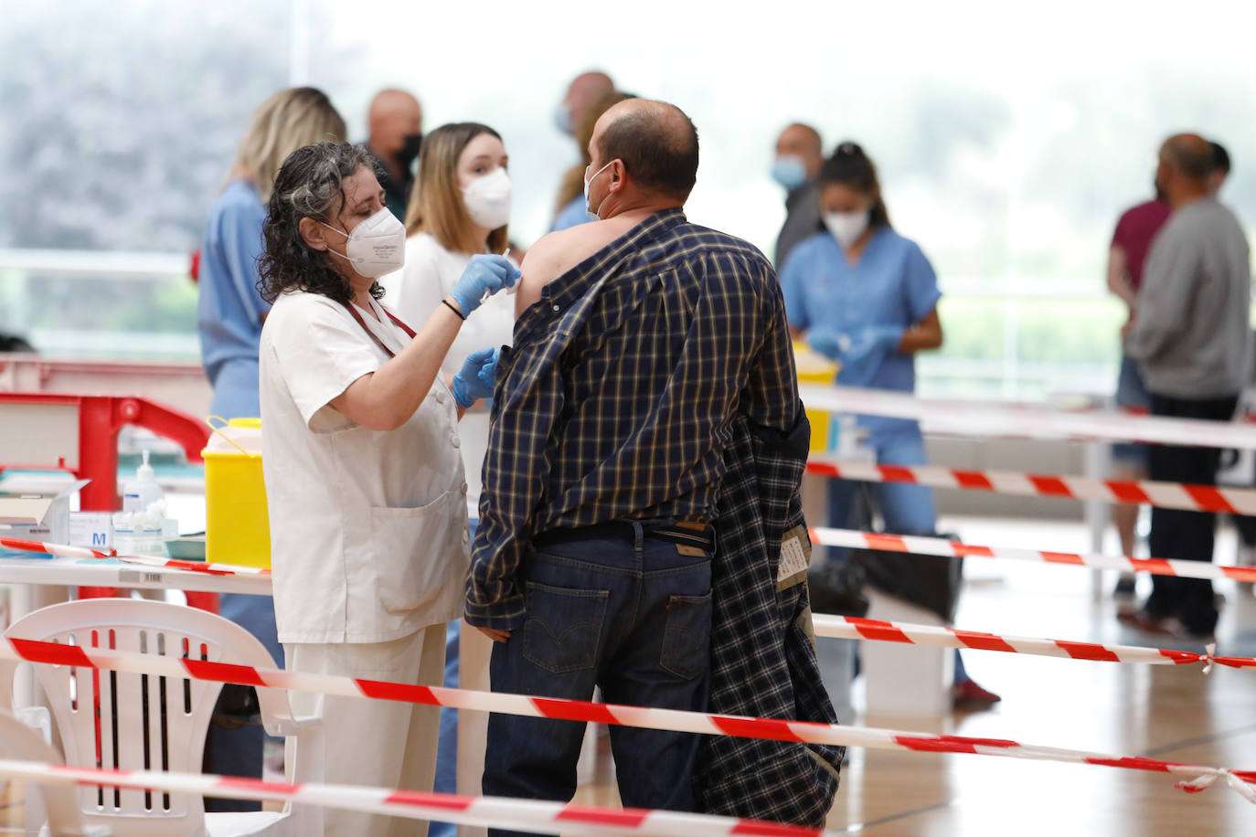 Fotos: Unas 5.000 personas ciatadas para vacunarse este viernes en Lorca