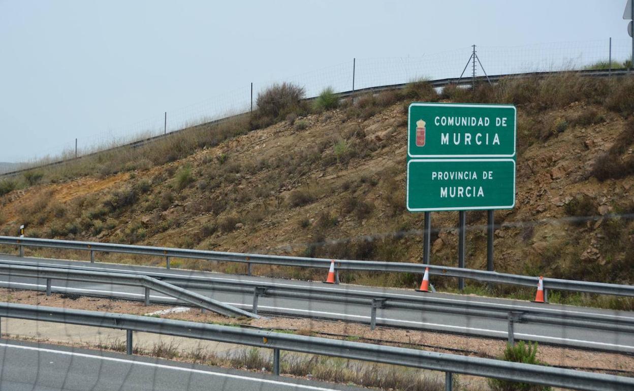 Señalización fronteriza a la altura de Cieza.