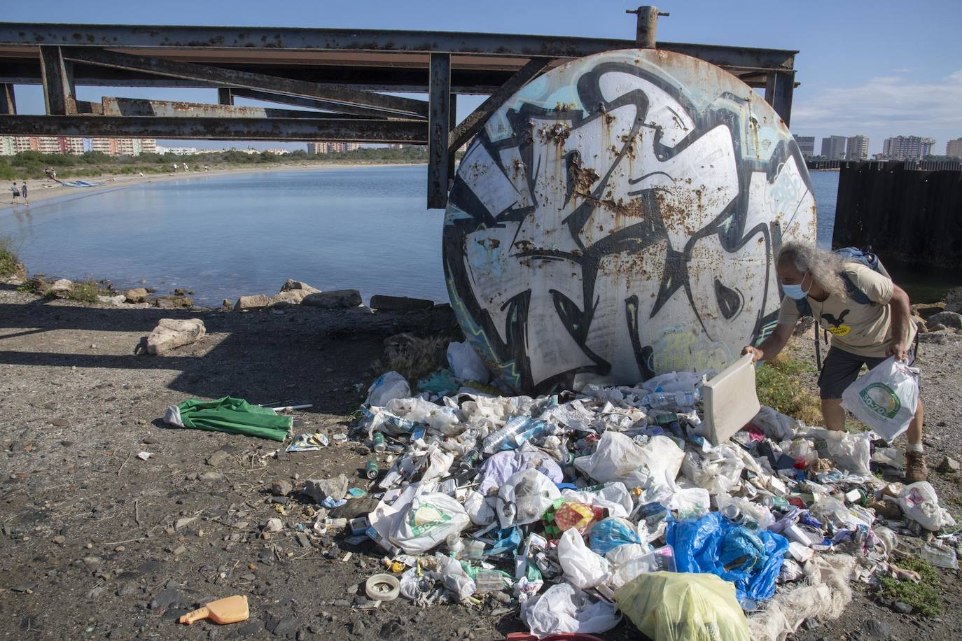 Fotos: Los voluntarios retiran 260 kilos de basura del Estacio
