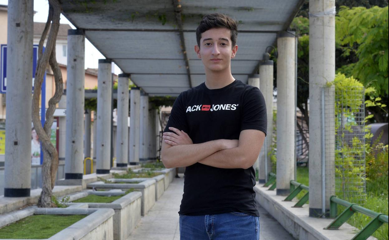 Alejandro Vigueras, el alumno que ha obtenido la nota más alta en la Ebau de este año, este martes, en Ceutí.