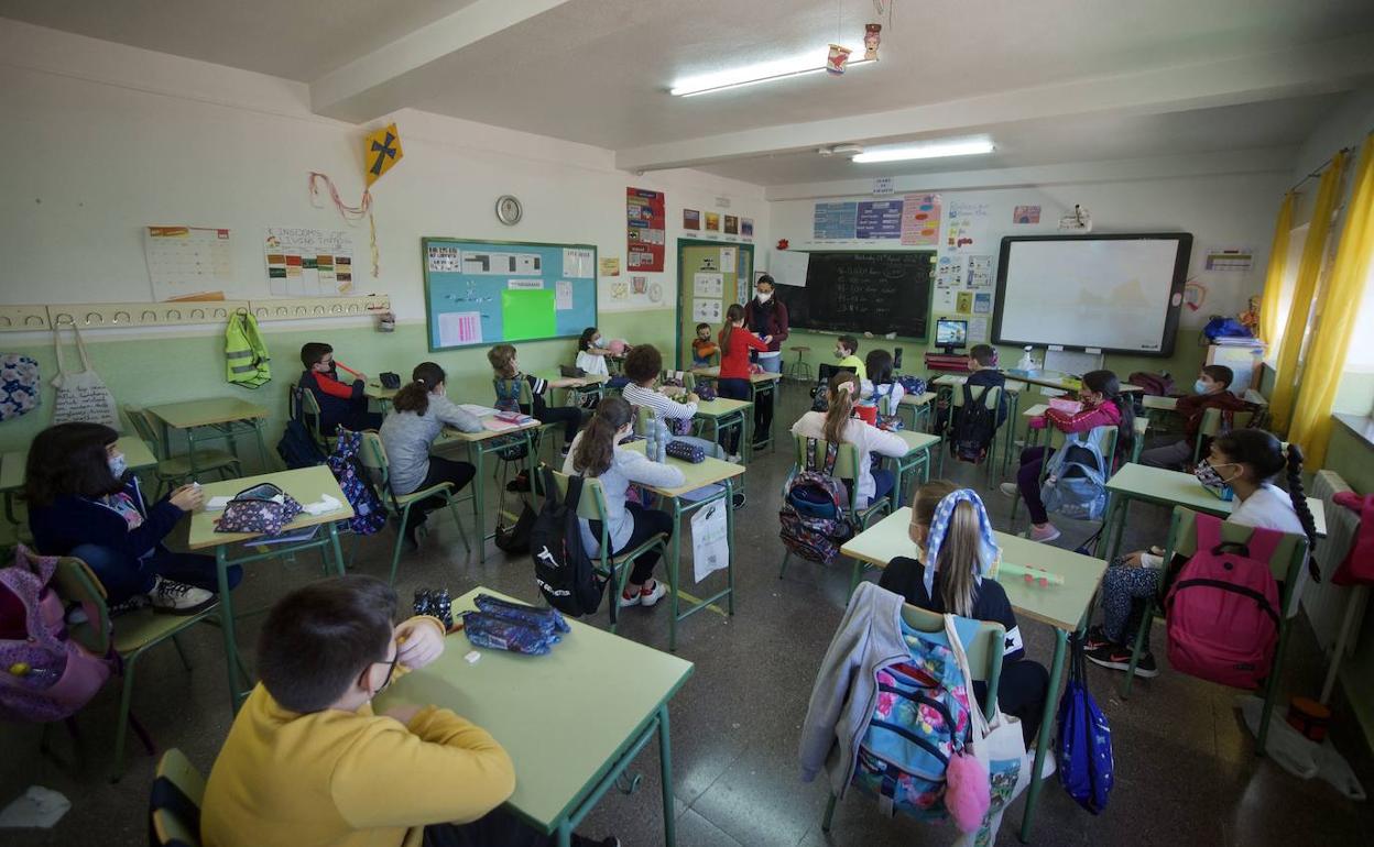 Alumnos de Infantil en clase en el colegio Nuestra Señora de los Ángeles de Murcia. 