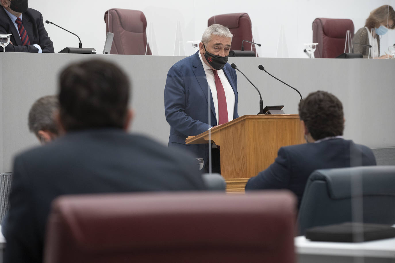 Fotos: La Asamblea aprueba los Presupuestos de 2021 con los votos del PP y los expulsados de Cs y Vox