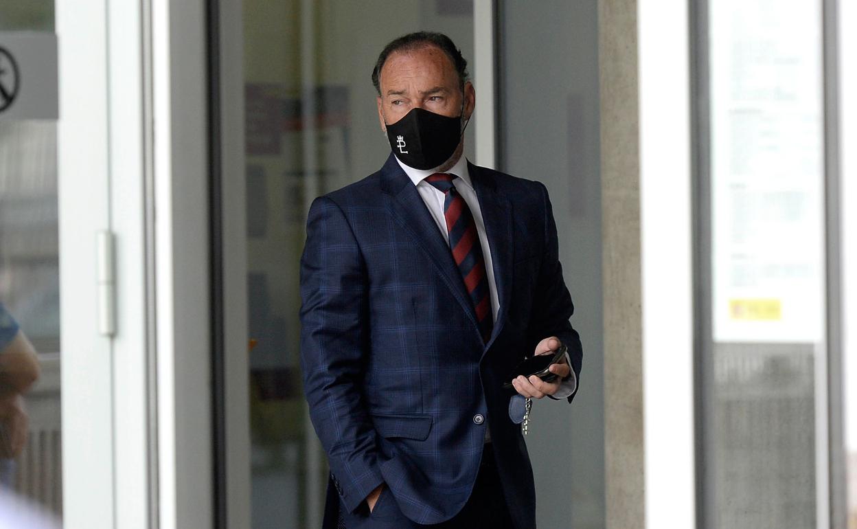 Pepín Liria, al llegar ayer a la Ciudad de la Justicia. 