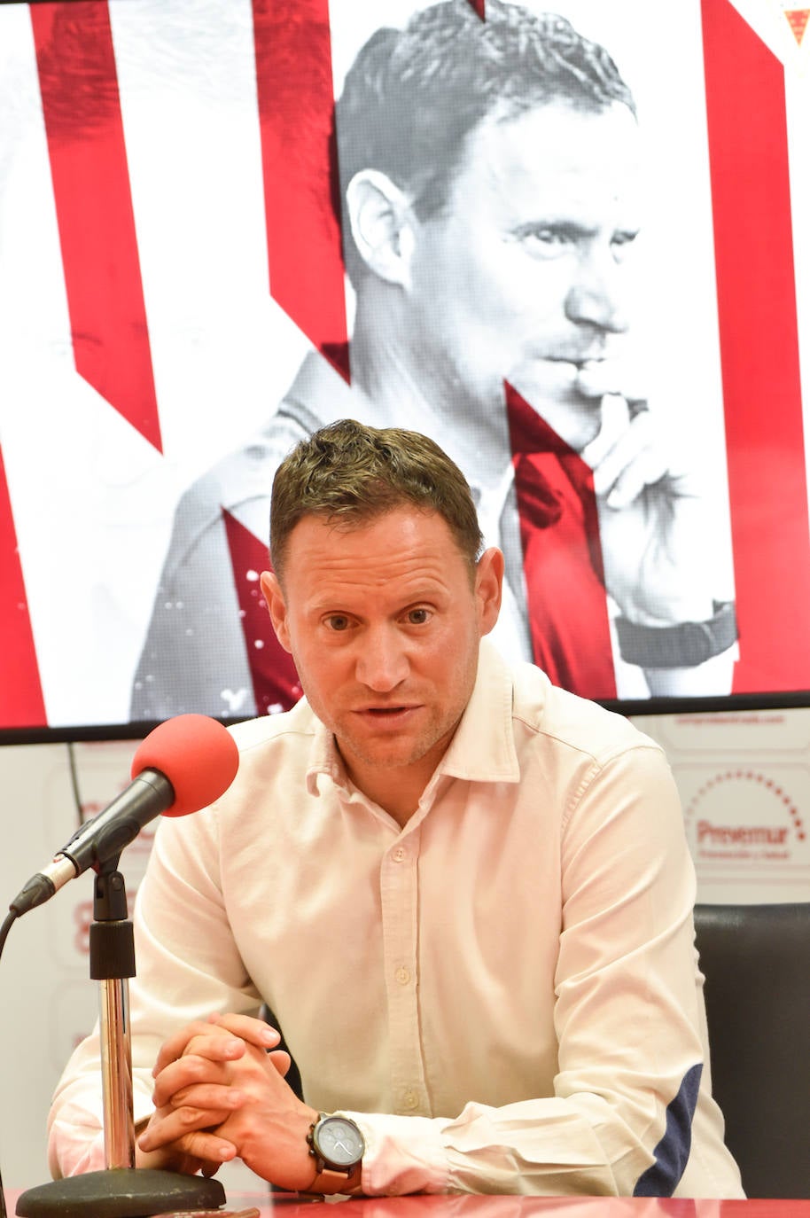 Fotos: Presentación del nuevo entrenador del Real Murcia