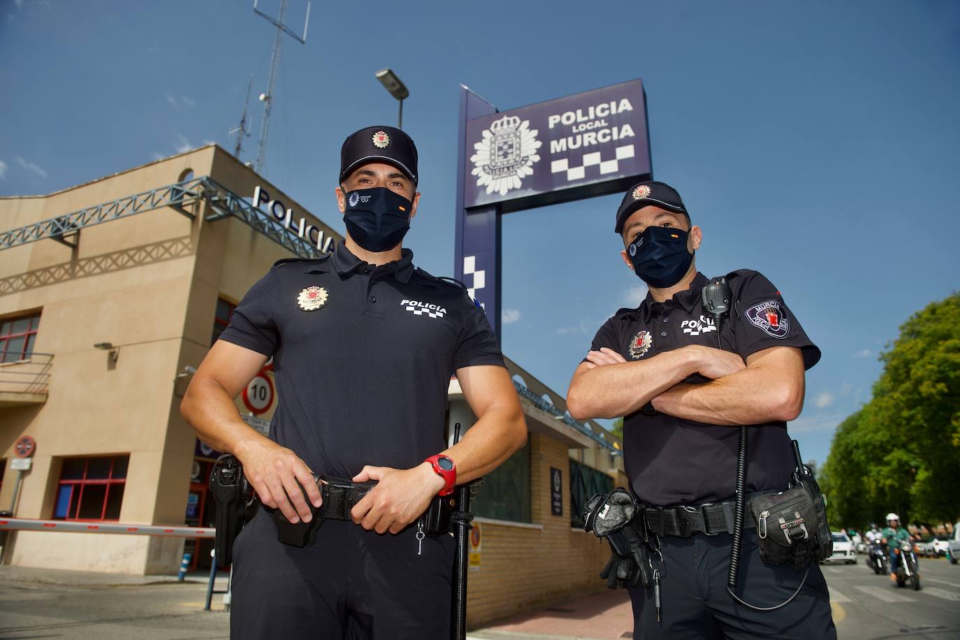 Fotos: Reconocimiento a los dos policías locales que salvaron la vida a un hombre en Murcia