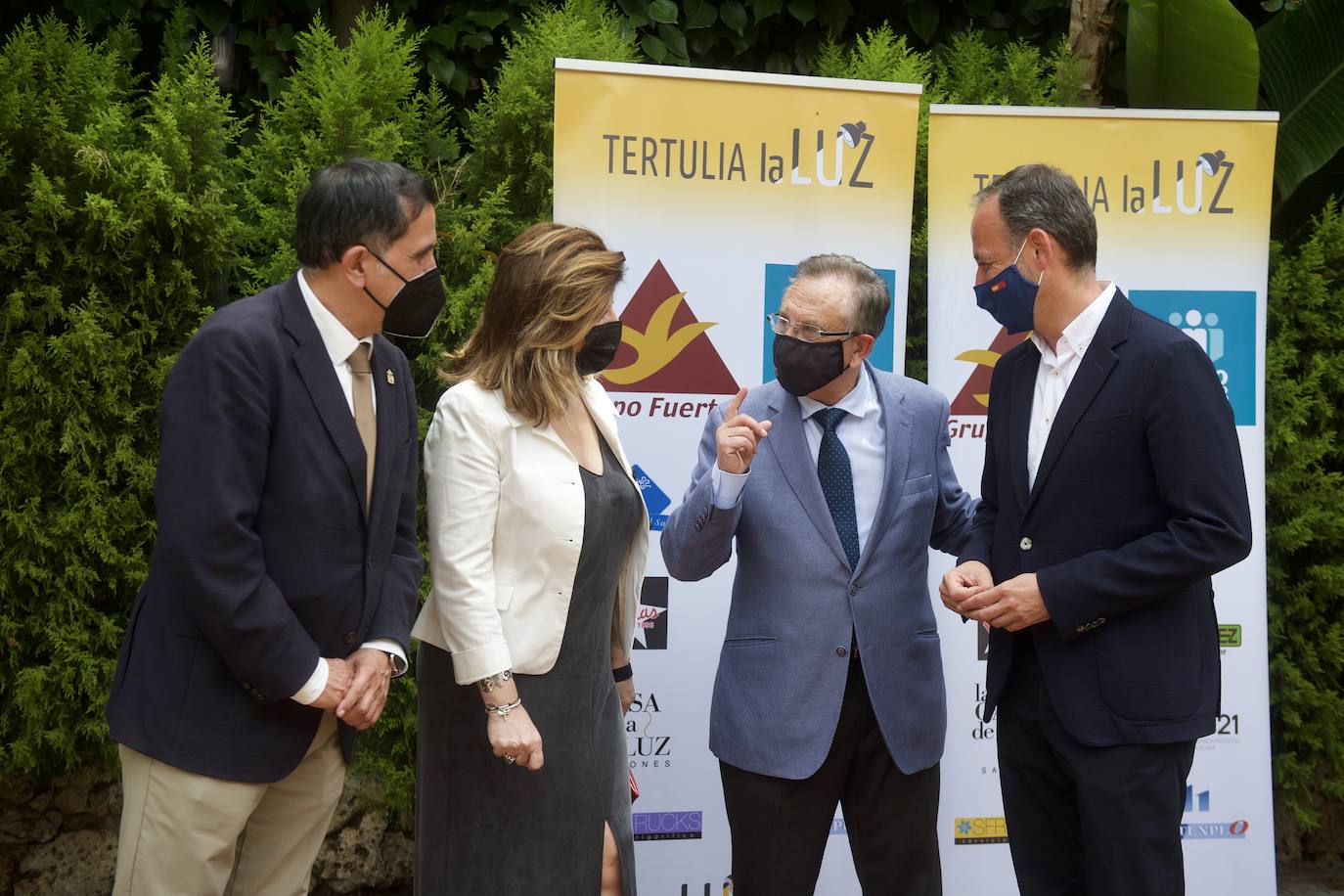 Fotos: Tomás Fuertes cierra la primera edición del foro-tertulia &#039;La Luz&#039;.