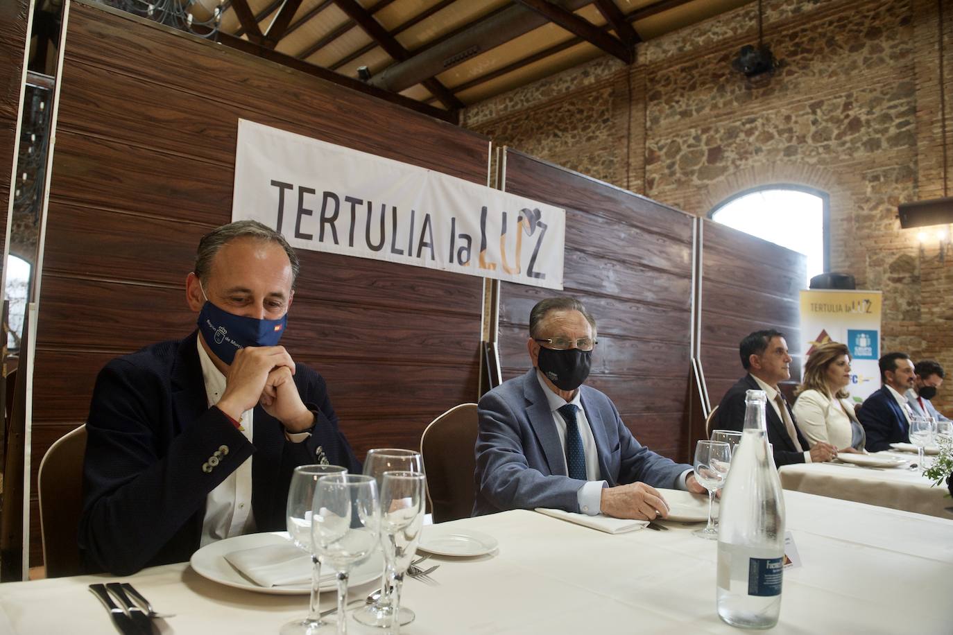 Fotos: Tomás Fuertes cierra la primera edición del foro-tertulia &#039;La Luz&#039;.