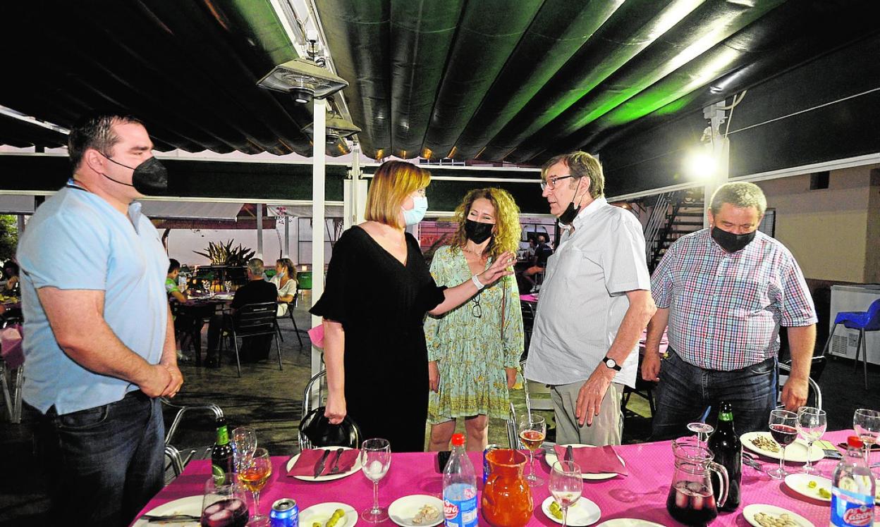 Encuentro de Isabel Franco con afiliados de Ciudadanos críticos en La Gotera, de San José. 