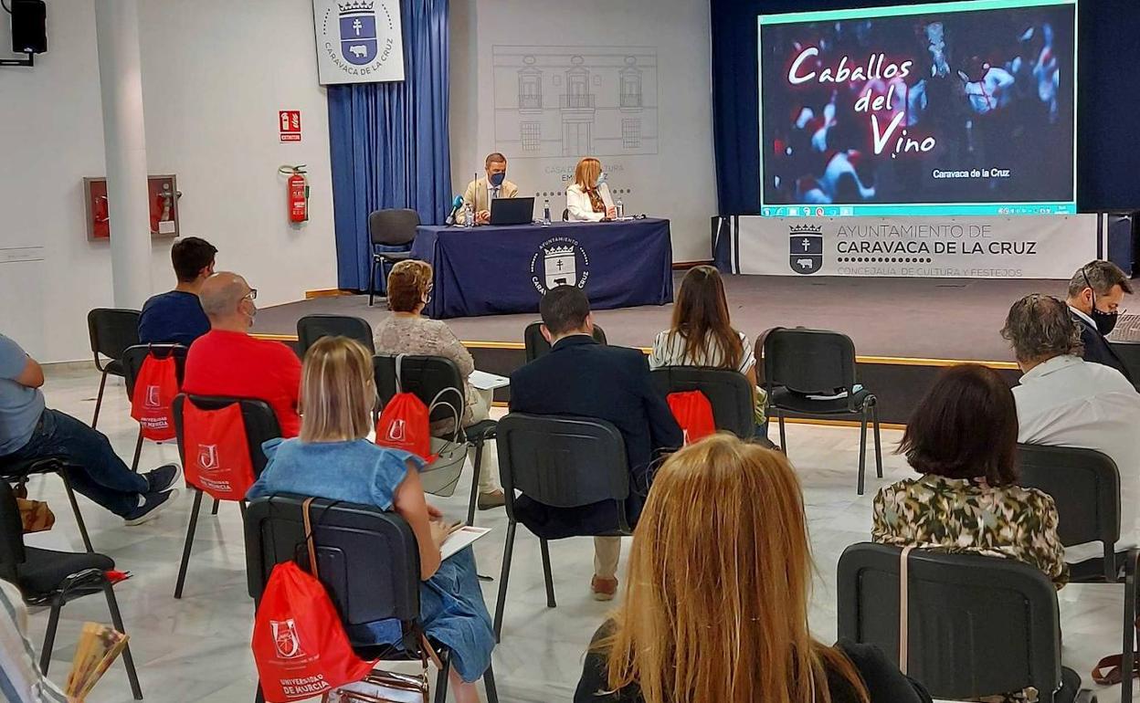 Las sesiones del curso se desarrollan en el Salón de Actos de la Casa de Cultura 