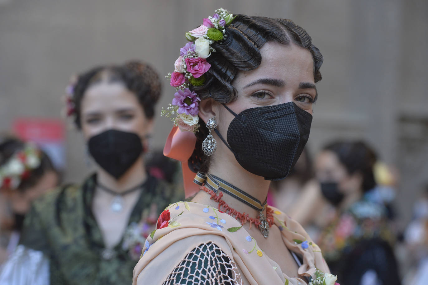 Fotos: Las candidatas a Reina de la Huerta de Murcia realizan la tradicional ofrenda floral en la Catedral
