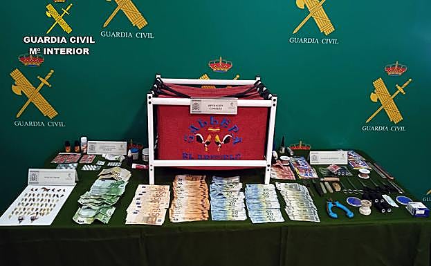 Objetos incautados en el tentadero. 