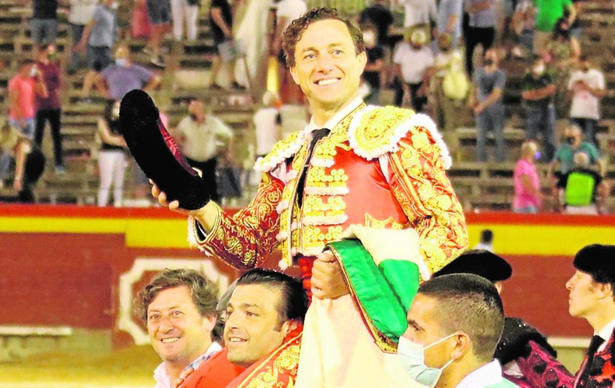 Rafaelillo, a hombros ayer en Castellón. 