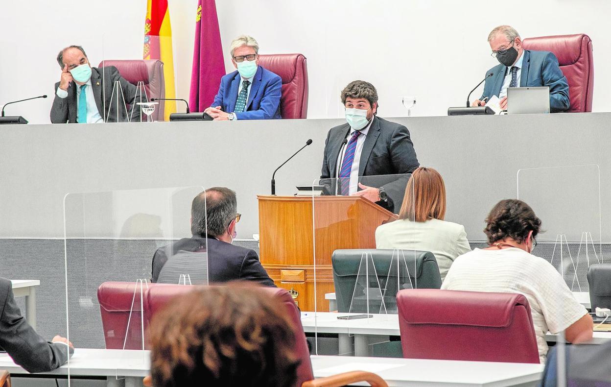 Fernando López Miras se dirige al Pleno de la Asamblea Regional en la última sesión del Debate del Estado de la Región. 