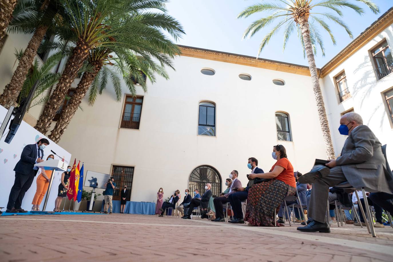 Fotos: López Miras preside el acto de entrega de diplomas a los referentes en sensibilización contra la violencia de género