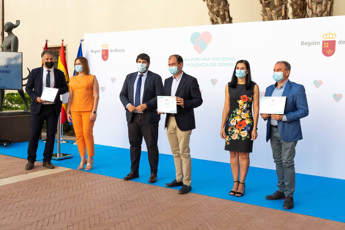 Fotos: López Miras preside el acto de entrega de diplomas a los referentes en sensibilización contra la violencia de género