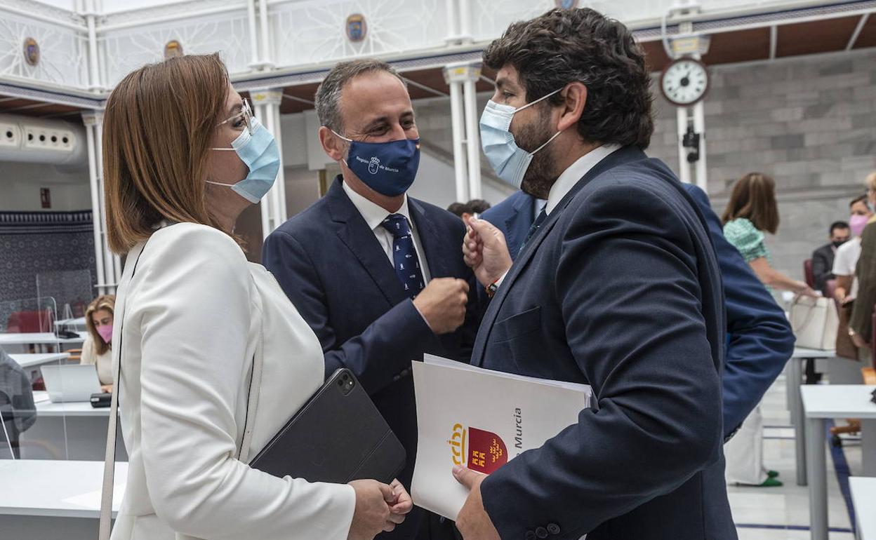 Isabel Franco, Javier Celdrán y Fernando López Miras, en el Debate del Estado de la Región.