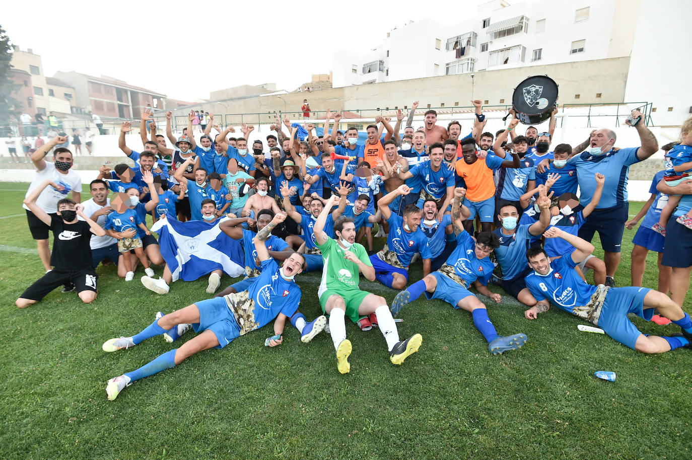 Fotos: El Bala Azul regresa a su sitio tras superar a un digno Fortuna