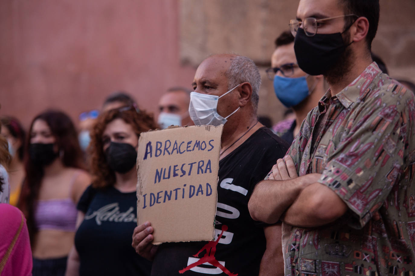 Fotos: Concentración en Murcia para condenar el homicidio de un joven en La Coruña