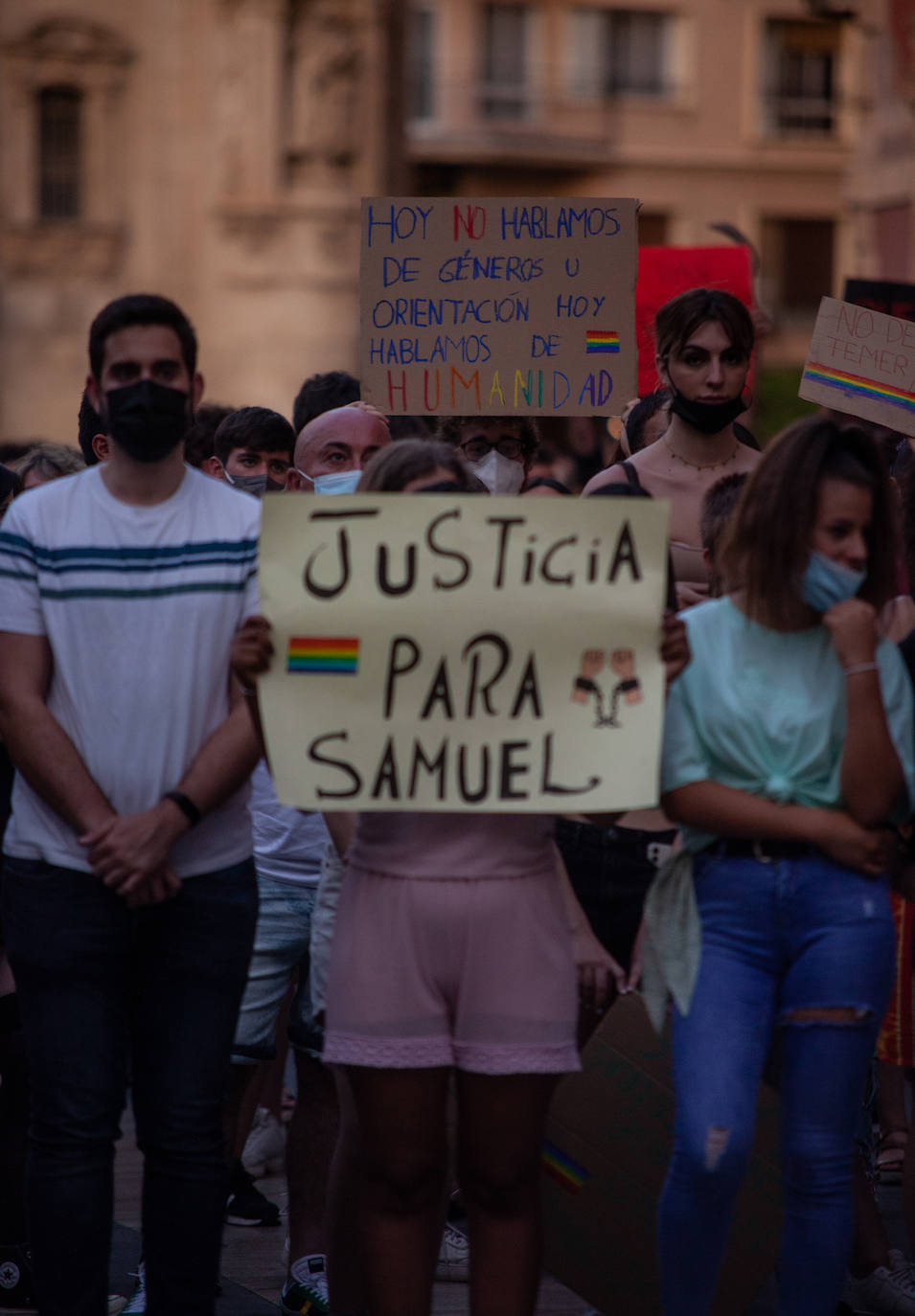 Fotos: Concentración en Murcia para condenar el homicidio de un joven en La Coruña