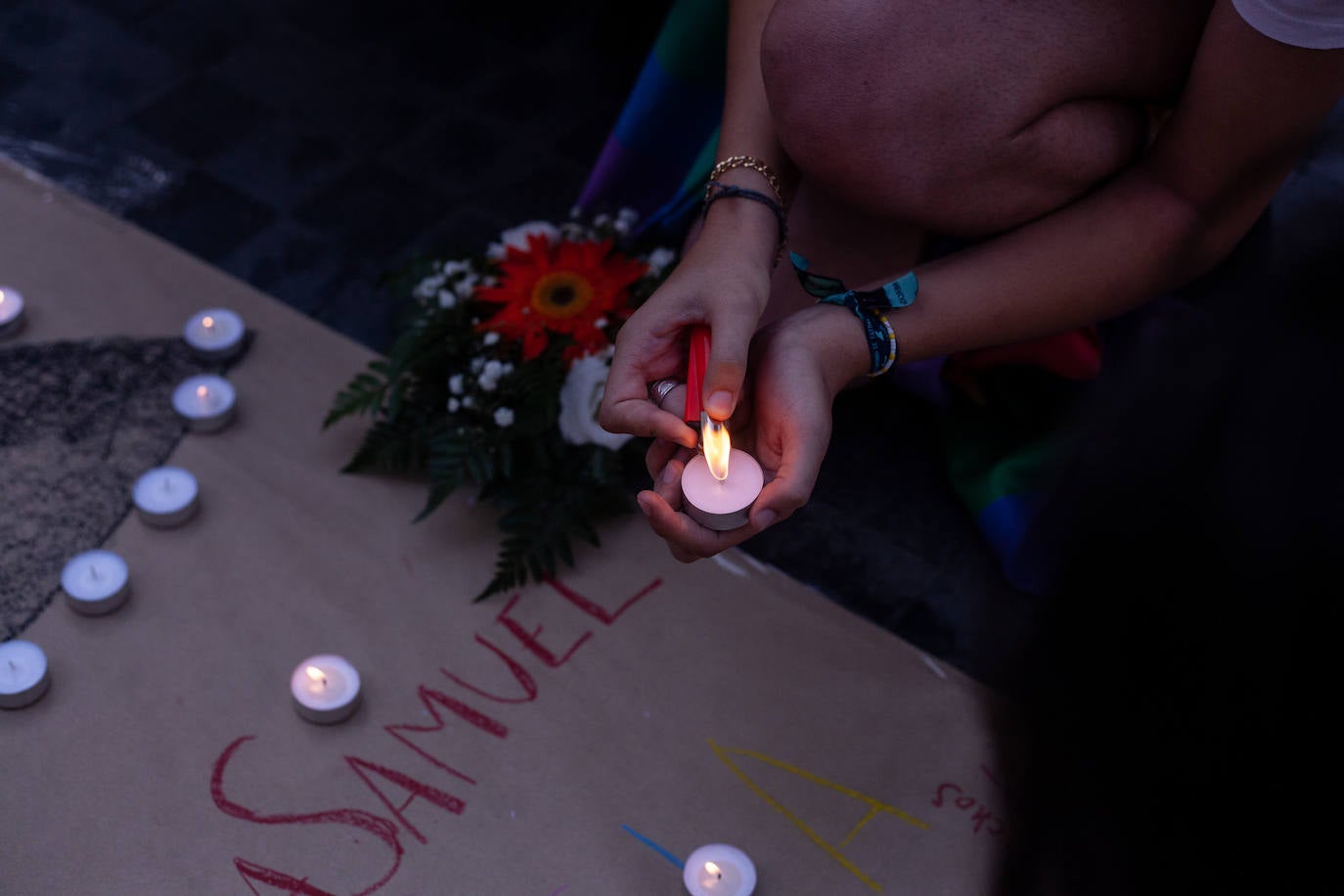 Fotos: Concentración en Murcia para condenar el homicidio de un joven en La Coruña