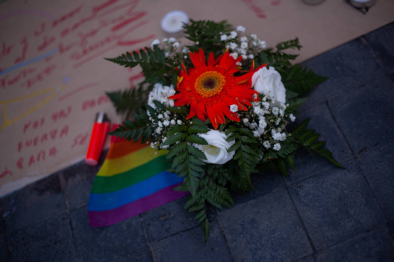 Fotos: Concentración en Murcia para condenar el homicidio de un joven en La Coruña