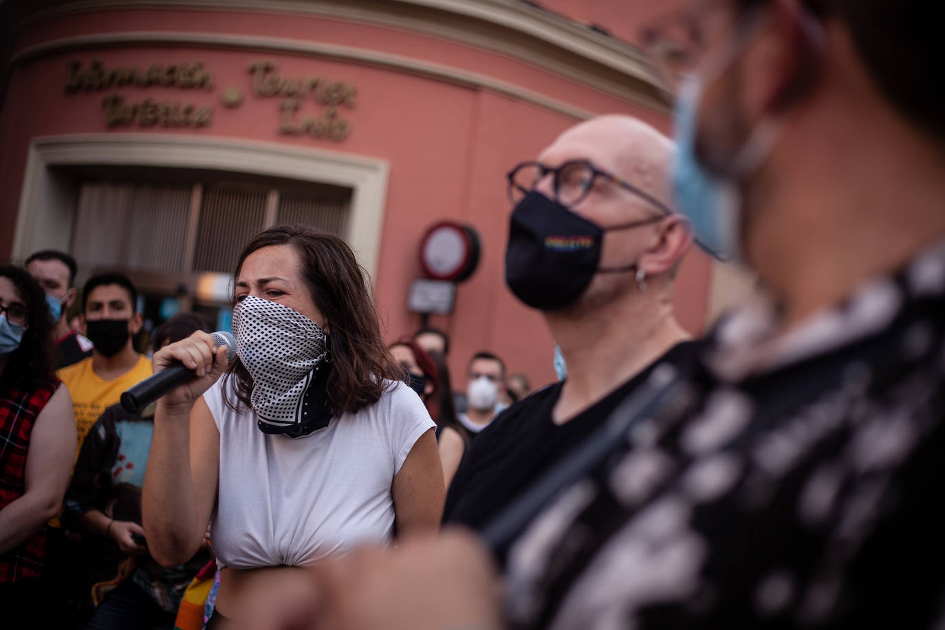 Fotos: Concentración en Murcia para condenar el homicidio de un joven en La Coruña