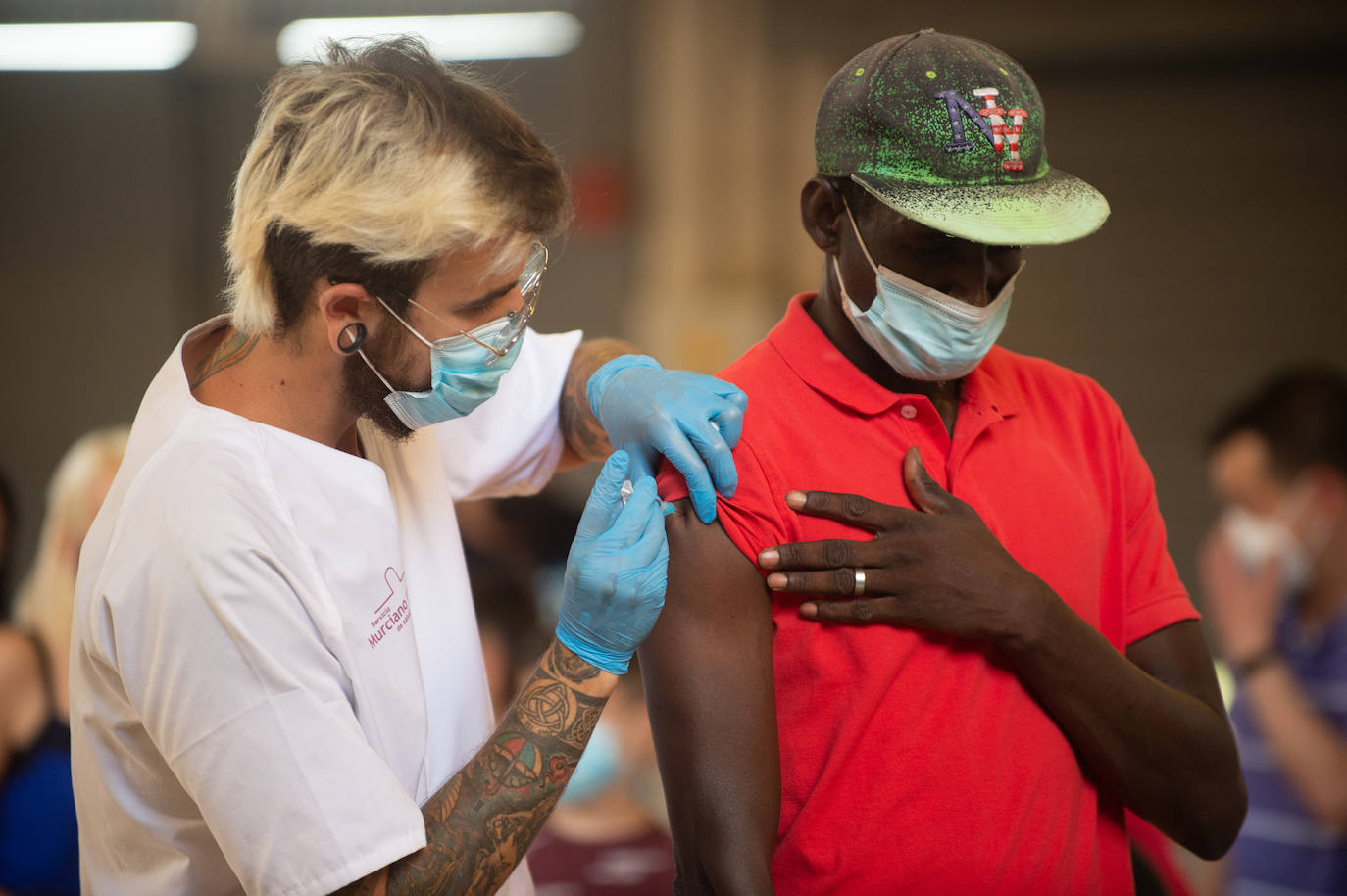 Fotos: Los Erasmus se vacunan este martes en el Enrique Roca