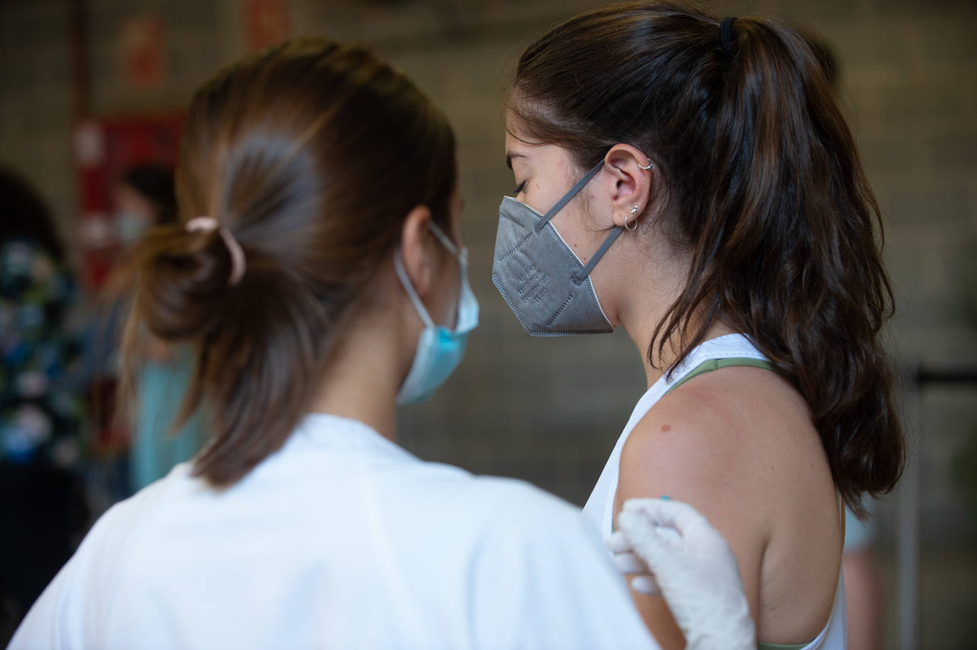 Fotos: Los Erasmus se vacunan este martes en el Enrique Roca