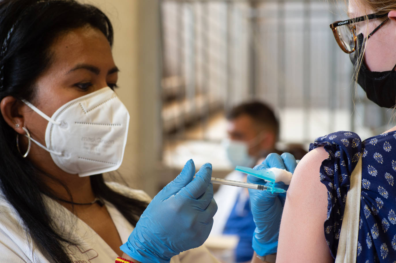 Fotos: Los Erasmus se vacunan este martes en el Enrique Roca
