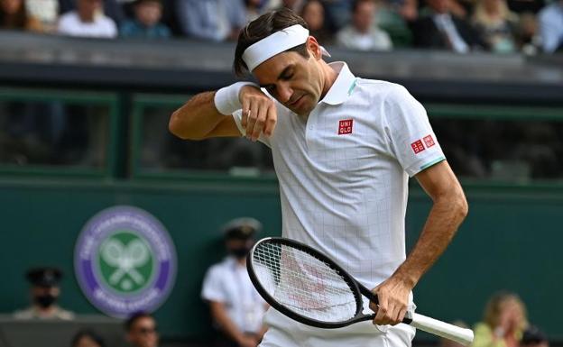 Roger Federer, con gesto abatido. 