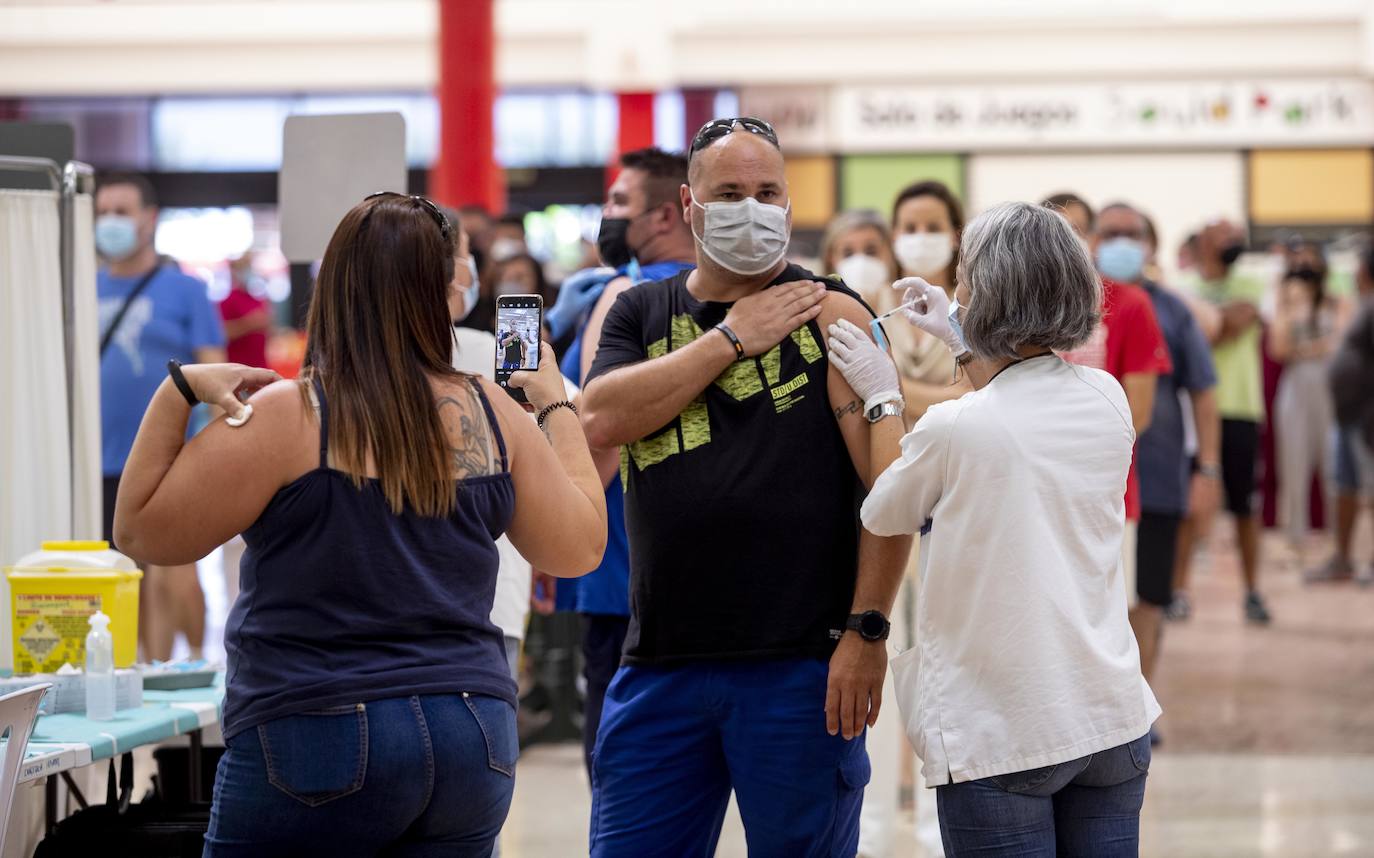 Fotos: Ventiladores en la vacunación de Cartagena